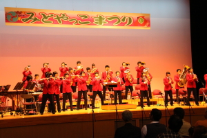 三刀屋高校吹奏楽部の好演奏が会場に響きました