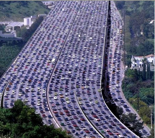 高速道路の渋滞の様子