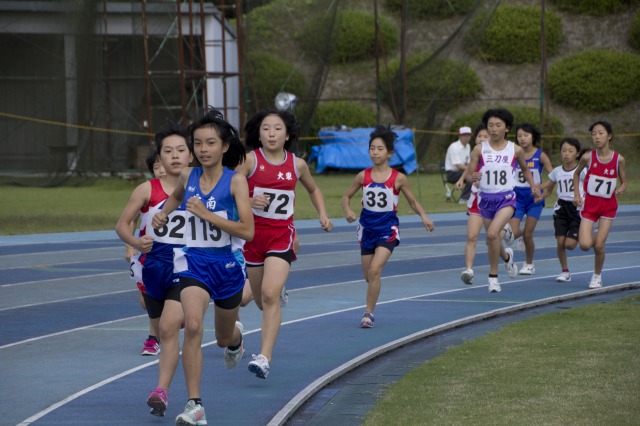 小学女子800m競走の様子