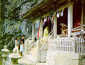 八重山神社を右斜め前から見た写真