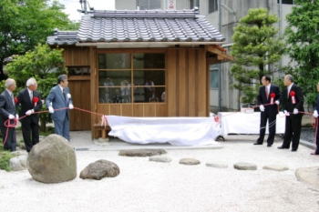 如己堂(複製)完成式の様子