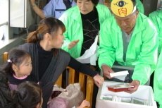 車内では香茸ご飯などを販売