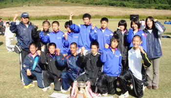 優勝を喜ぶ大東中学校駅伝部のみなさん