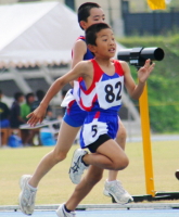 小学5年男子100mで優勝した新田尚輝選手(海潮小)