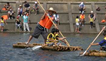 対岸めざし悪戦苦闘