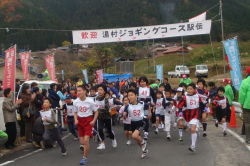 晩秋の湯村児路を駆ける