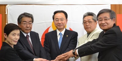 左からセイコー電気株式会社 樋口京子代表取締役、島根イーグル株式会社高瀬一明代表取締役社長、速水市長、有限会社メイコー 原昭久代表取締役、株式会社メディアトライ 向 知文代表取締役
