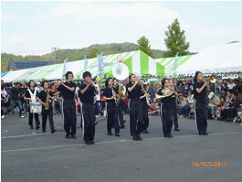 大東高校吹奏楽部マーチングバンド