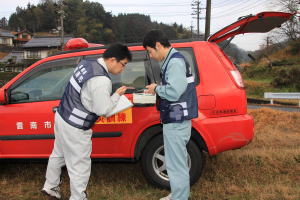 市内での放射線量調査の様子