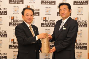 モノづくりのまち、東大阪市を訪問。(右:野田市長)12月27日東大阪市役所にて