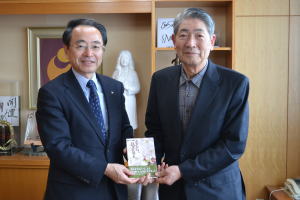 2代目さくら守　周藤利夫さん（右）