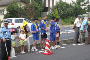 交通安全テント村に参加した中学生、園児、母の会のみなさん