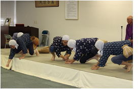 安来節保存会の皆さんによる安来節ショー、病院職員によるどじょうすくい