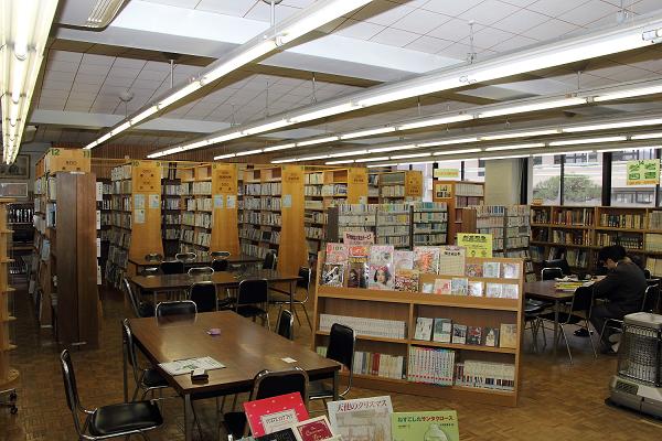 一般開放された大東高校図書館の写真
