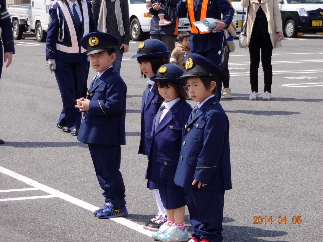 ちびっ子おまわりさん