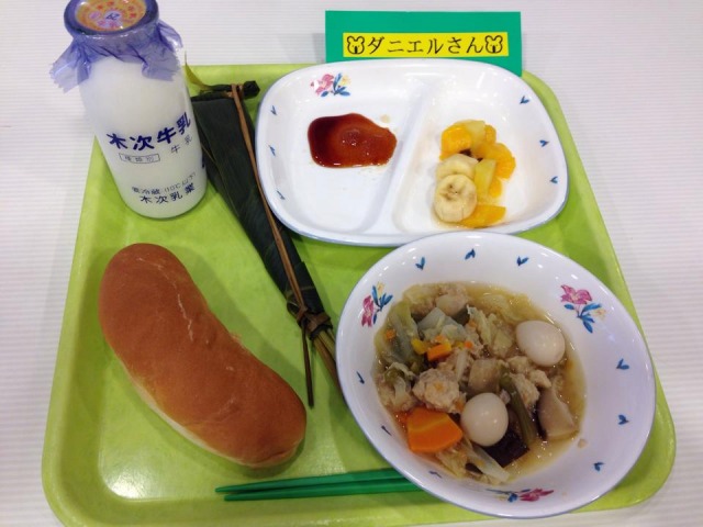吉田小学校での給食