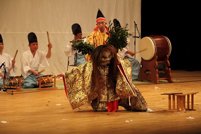 上多根神楽保存会の「山の神」