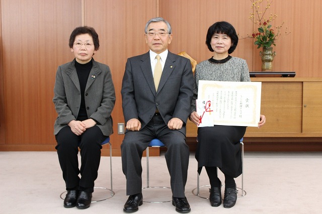 うしお料理クラブの富山邑子さん(右)と新田フミ子さん(左)
