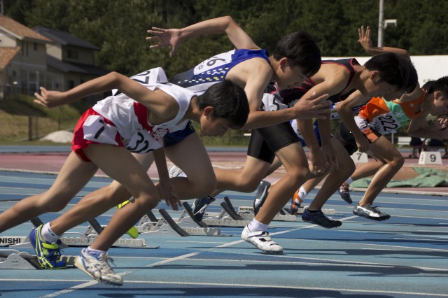 中学2年男子100m競走の様子