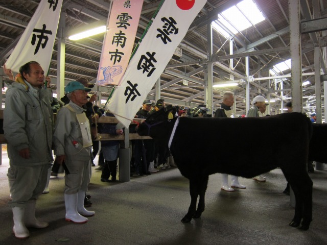 優秀賞首席を獲得された宇田政吉さん（右）宇田大誠さん（左）と「はなゆり」号