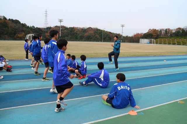 指導を受ける中学生