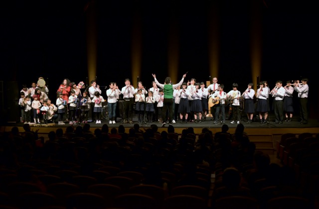 共演する100人の音楽隊