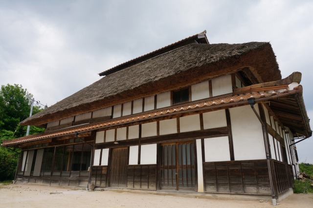 室山農園茅葺の家