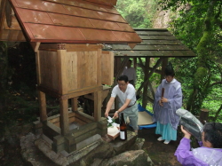 雲見の滝の滝開き