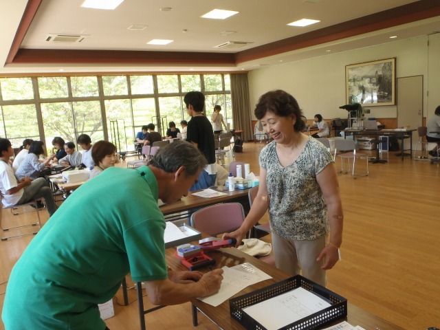 握力検査の様子