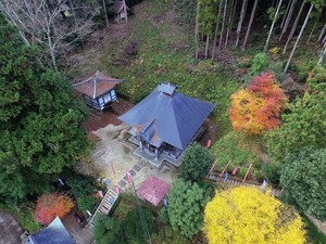 禅定寺　本堂と収蔵庫