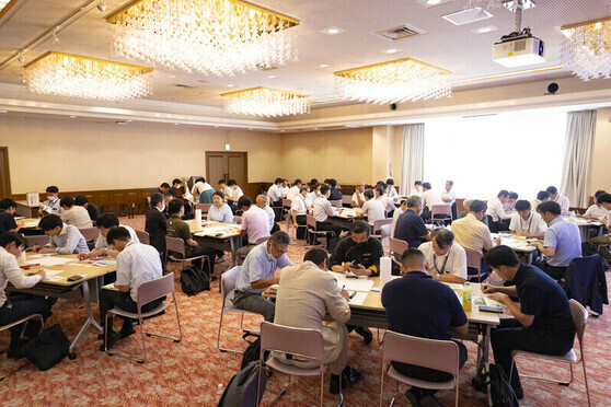 講演意見交換をする参加者の皆さま
