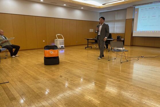 アイリスオーヤマの業務用ロボットの説明・実演