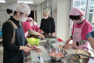 地域の味を次世代につなぐ料理教室